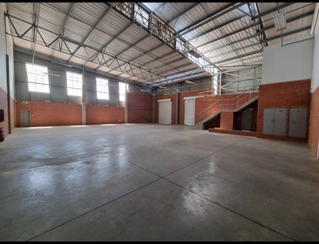 608M² WAREHOUSE TO LET IN LONGLAKE